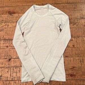 Mint green long sleeve Lululemon Swiftly tech. Good used condition. Size 0.